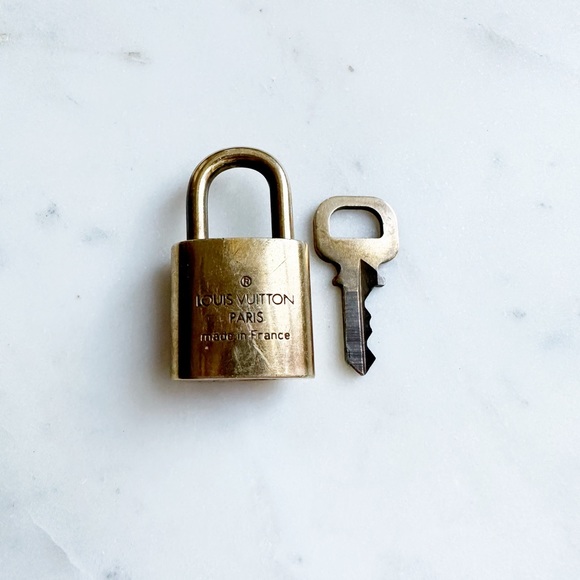 Louis Vuitton Lock & Key #323 - Picture 5 of 7